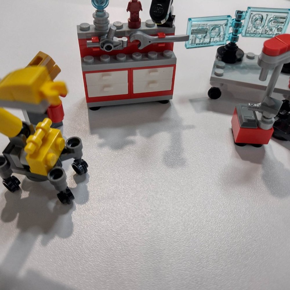 Lego Science Lab set up - Picture 2 of 5